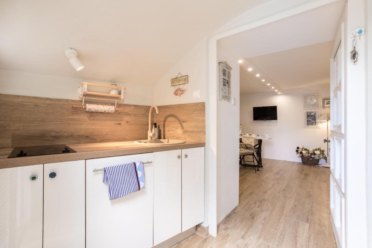Charming Studio Apartment At House Rustica With Terrace And Nearby Parking Punat Exterior foto