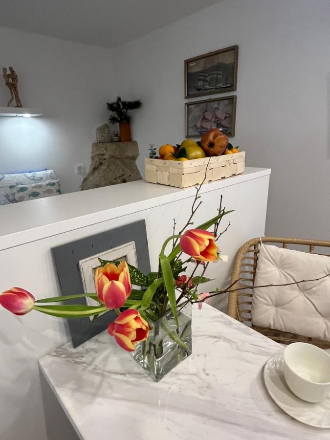 Charming Studio Apartment At House Rustica With Terrace And Nearby Parking Punat Exterior foto